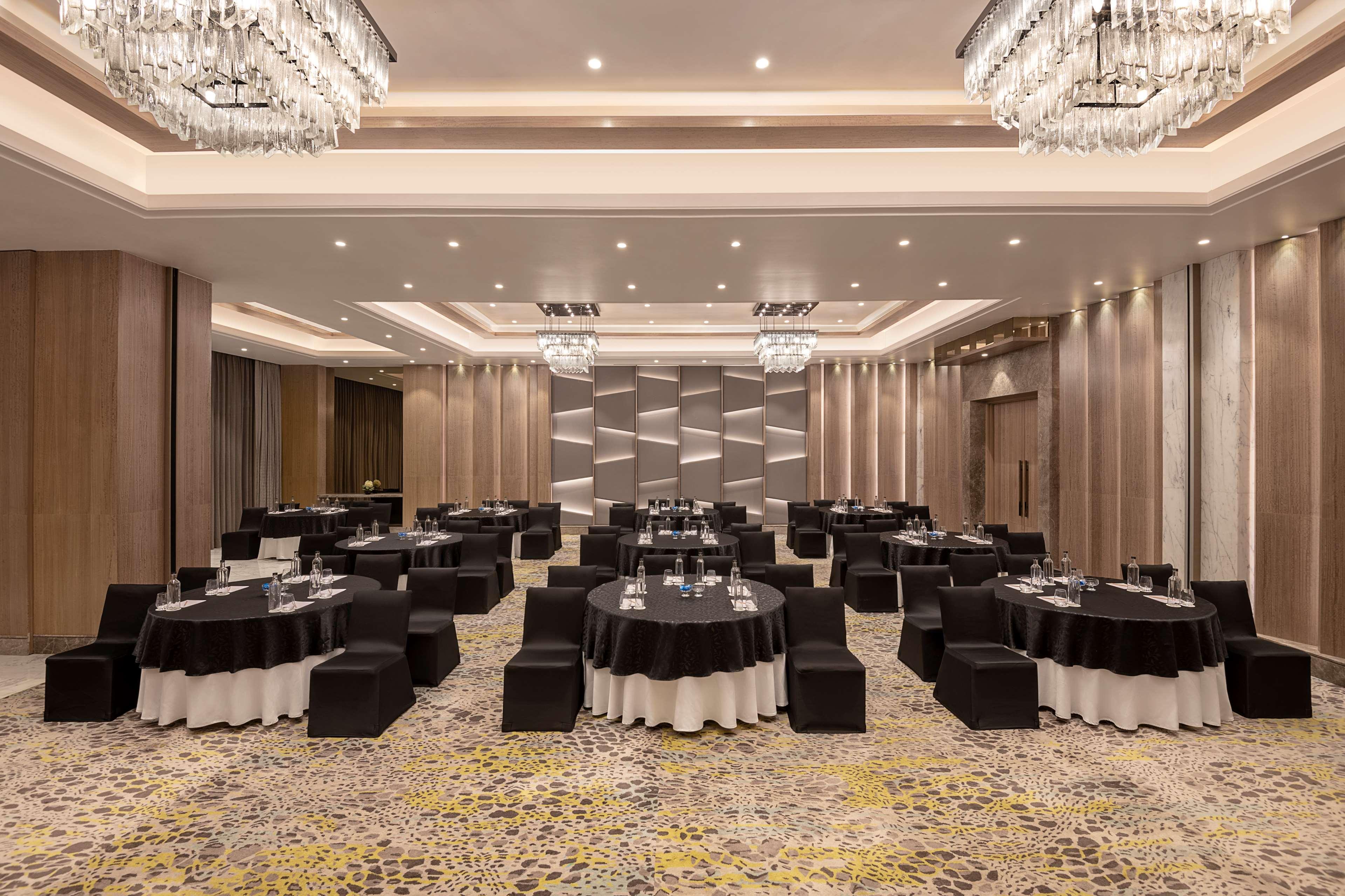 Radisson Mumbai Andheri Midc Exteriör bild The ballroom