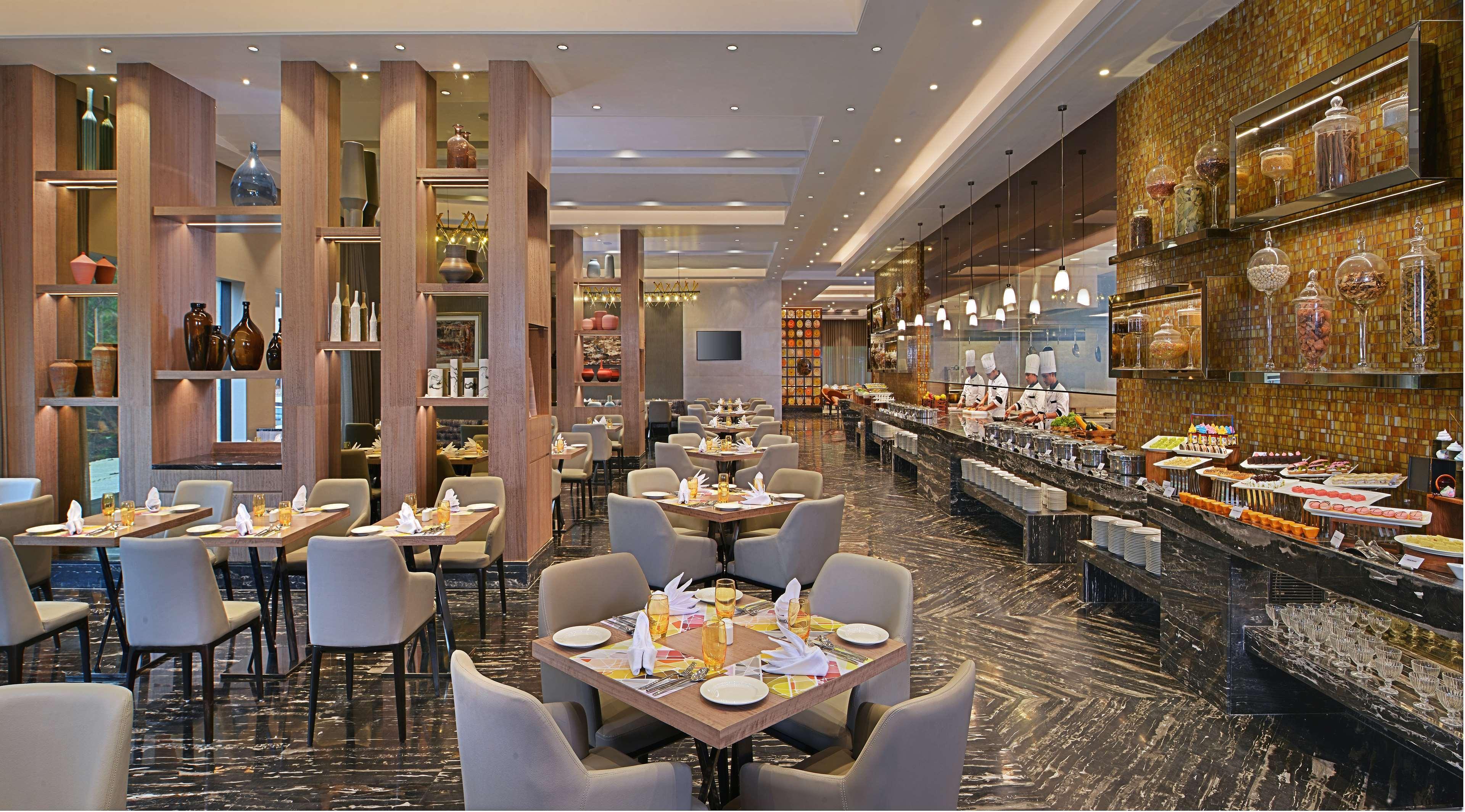 Radisson Mumbai Andheri Midc Exteriör bild The Grand