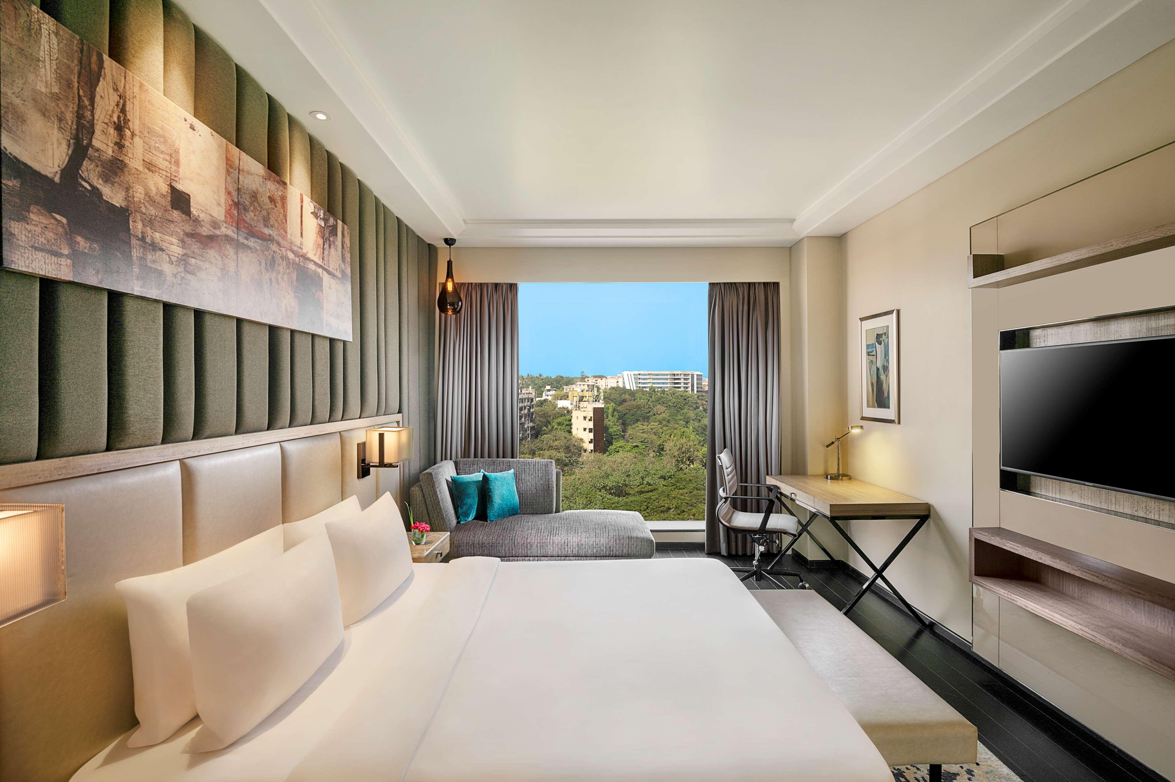 Radisson Mumbai Andheri Midc Exteriör bild